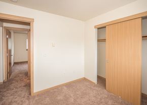 Puyallup apartment for rent - bedroom with closet