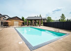 Puyallup apartment for rent - pool area