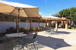 El Cajon apartment for rent - Picnic tables and chairs