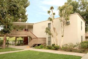 La Mesa apartment for rent - Exterior building with landscape 