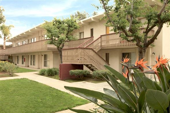 La Mesa apartment for rent - Exterior building with landscape 
