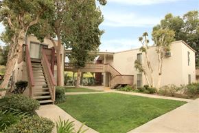 La Mesa apartment for rent - Exterior building with landscape 