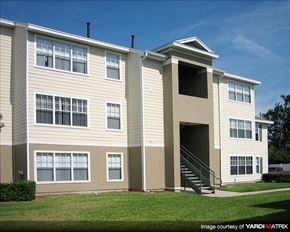 Orlando apartment for rent - A residential building with a staircase leading to the entrance.