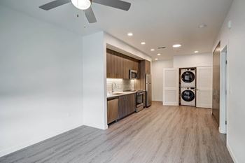 A kitchen or kitchenette at locale dallas victory park
