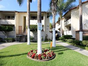San Ysidro apartment for rent - Exterior building view with landscape 