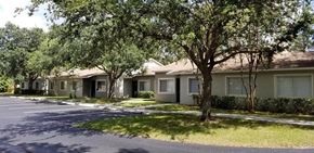 Ruskin apartment for rent - Exterior building view with landscape at Grove Pointe, Ruskin, FL