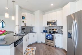 Broomfield apartment for rent - Large kitchen with stainless steel appliances 