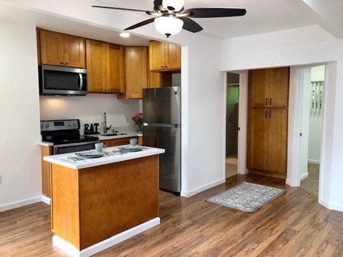Floor plan for 2 beds, 1 bath, 713 sqft