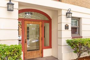 Portland apartment for rent - Front Entrance at Palladian Apartments, Oregon ? 