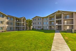 Pasco apartment for rent - Lush green grounds at SILVER CREEK, Pasco, 99301