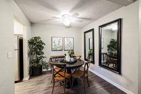Vista apartment for rent - Dining area at SYCAMORE GREENS APARTMENT HOMES, California
