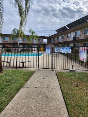 Fresno apartment for rent - Entry gate to pool 