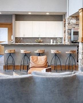 Westminster apartment for rent - Clubhouse kitchen and bar seating area