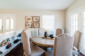 Tyler townhouse for rent - Table with seating near windows   l Tyler Texas Apartments For Rent