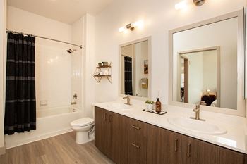 Double vanity bathroom