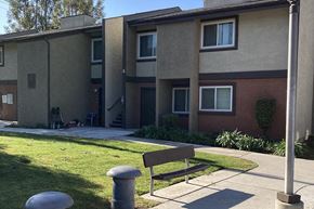 Los Angeles apartment for rent - Exterior building with bench