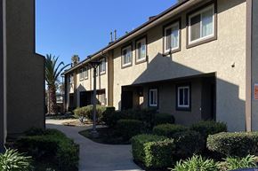Los Angeles apartment for rent - Exterior building with sidewalks