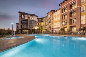 El Dorado Hills apartment for rent - Pool and spa at night
