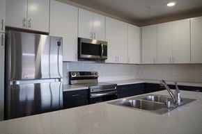 Sparks apartment for rent - Kitchen with appliances