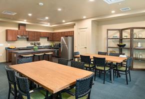 Federal Way apartment for rent - Large table and seating area l Traditions at Federal Way in Washington 