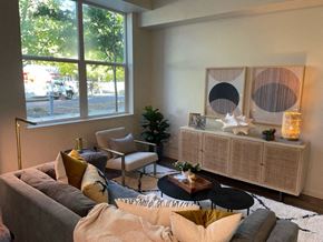 Sacramento townhouse for rent - Living room with window