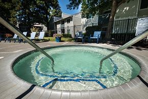 Sacramento apartment for rent - a hot tub in the middle of an apartment building