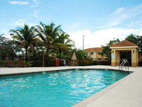 Miami apartment for rent - Pool at Captiva Club, Miami, Florida