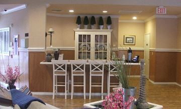 Tampa apartment for rent - a living room with a bar and a couch