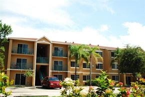 Miami apartment for rent - Parking near buildings at Hidden Cove, Miami, FL 33169