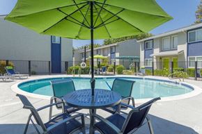 Davis townhouse for rent - Poolside Dining Area |  Westwood Apartments in Davis, CA 95616