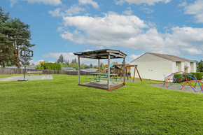 Sherwood apartment for rent - Township Sherwood, gazebo, grass