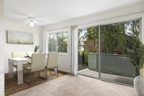 Alameda apartment for rent - A dining room with a table and chairs.