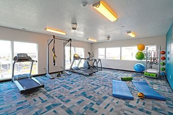 24/7 State-of-the-art gym with free weights and trx
