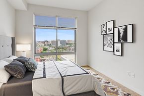 Stamford apartment for rent - bedroom with balcony