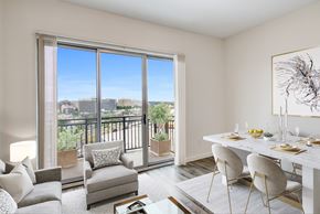 Stamford apartment for rent - living room with large balcony