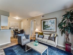 Houston apartment for rent - Spacious living room