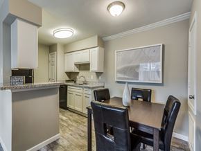 Houston apartment for rent - Kitchen and dining area