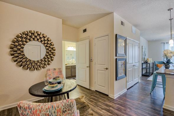 Tallahassee apartment for rent - Apartments for Rent in Tallahassee, FL - Apalachee Point - Dining Room Area and Hallway