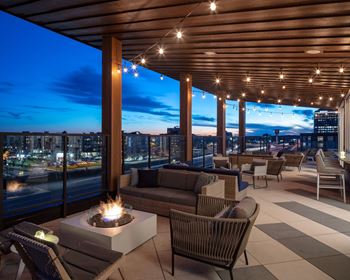 Rise >> roof top lounge & terrace with breathtaking views