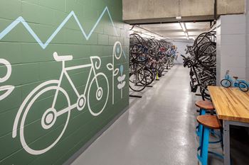 Ride >> bike repair den/lounge