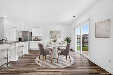 Summerville townhouse for rent - A modern kitchen with a dining table and chairs.