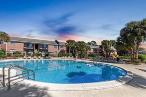 Jacksonville apartment for rent - Townsend Apartments Jacksonville FL photo of resort-style pool