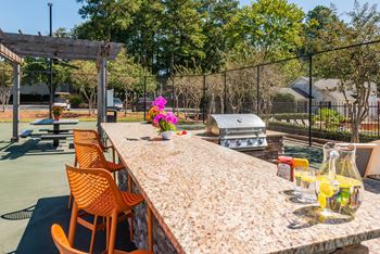 Outdoor grilling & picnic areas