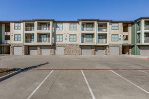 Anna apartment for rent - an empty parking lot in front of an apartment building