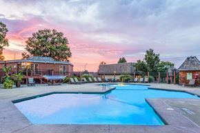 Overland Park apartment for rent - Pet-Friendly Apartments in Overland Park– Treetop Lodge – swimming pool