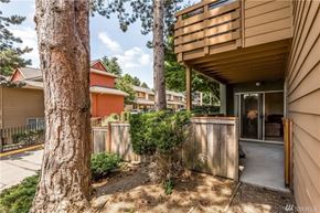 Woodinville apartment for rent - beautiful landscaping