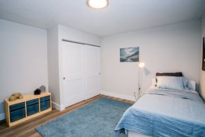 Las Vegas apartment for rent - a bedroom with a bed and a blue rug