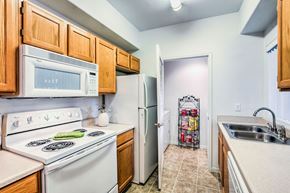 Las Vegas apartment for rent - White kitchen appliances