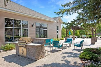 Outdoor grilling & picnic lounge