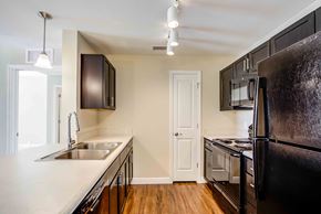 Jacksonville apartment for rent - Updated Kitchen With Black Appliances at Houston Street Manor Apartments, Jacksonville, FL